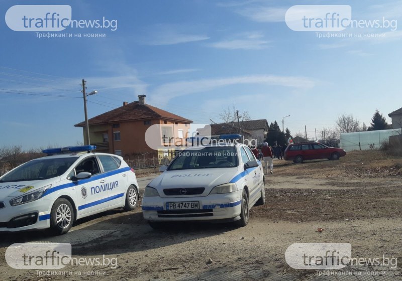 Протестите във Войводиново не стихват! Хората обикалят селото, скандирайки“ Българи юнаци“ СНИМКИ