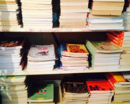 Арестуваха пловдивчанин, отмъкнал над 50 учебника в Тракия