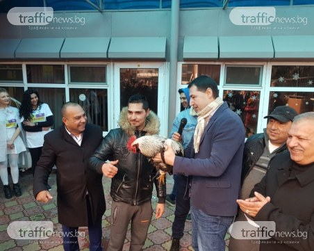 Столипиново празнува Банго Васил, роми гонят петела покрай кмета СНИМКИ и ВИДЕО