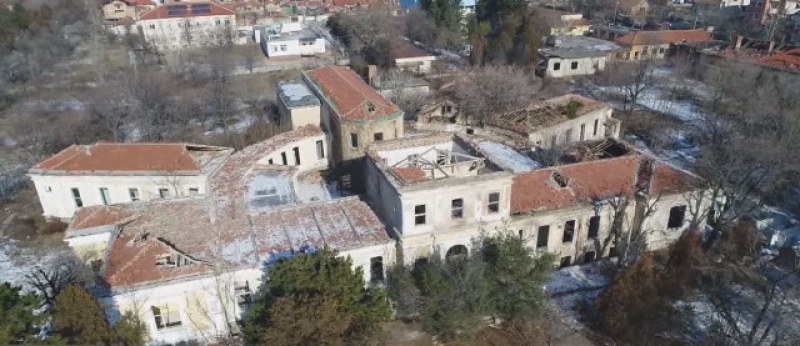 Крадци опустошиха сградата на белодробната болница в Сливен