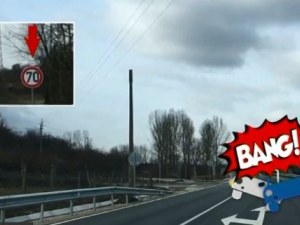 Автобуси подминават село, защото не могат да вземат завой ВИДЕО