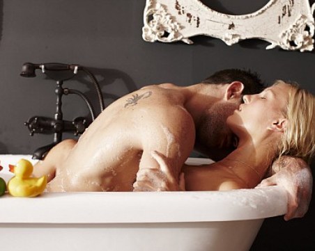 5-те най-добри пози за секс в банята