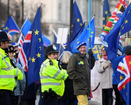 Британците трескаво се запасяват с храни