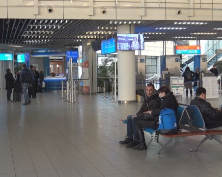 Пасажери на летище София: Няма да летим и ще висим по хотели, но дано стачката успее ВИДЕО