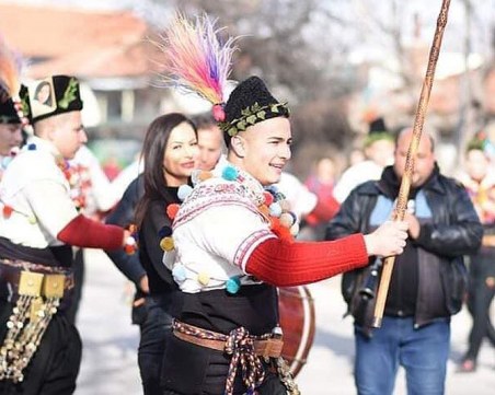 Синът на Татяна се включи в обичая Куди СНИМКИ
