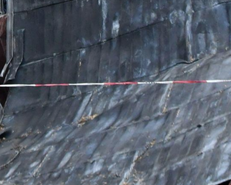 Стотици в Карлово са без ток! Ураганният вятър отнесе покрива на РЗИ ВИДЕО