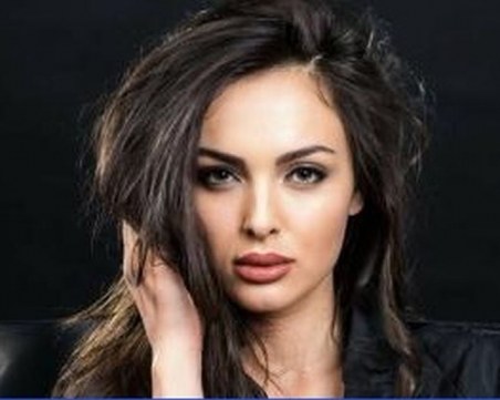 Вижте най-атрактивната жена дрифт пилот в България СНИМКИ