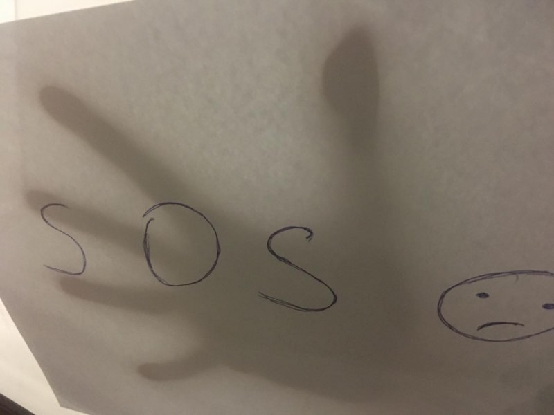 Студентка от ПУ вдигна на крак полицията - показва бележка SOS през прозореца на кола