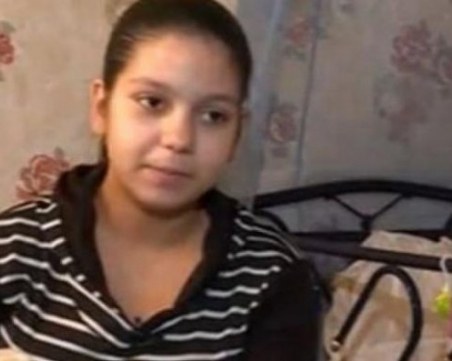 13-годишната Руми родила второто си дете след страстна любов с гробар