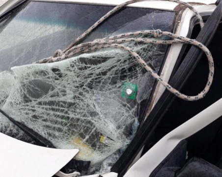 Катастрофа на пътя Пловдив - Карлово! Пикап се блъсна в мантинелата