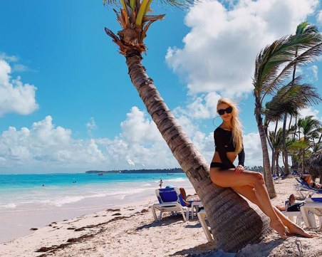 Известна синоптичка на почивка в Доминиканската република СНИМКИ