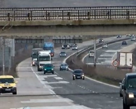 Откраднаха мантинели и парапети от надлез на АМ Марица