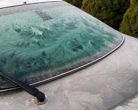 Трябва ли да мием колата си през зимата?