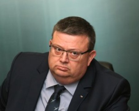 Цацаров ще пише правила за реакция при обида на прокурори