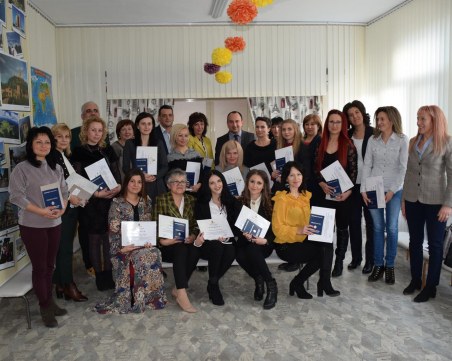 Връчиха Монтесори дипломи на пловдивски педагози СНИМКИ