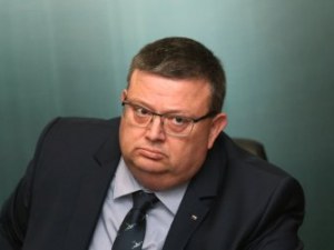 Цацаров ще пише правила за реакция при обида на прокурори