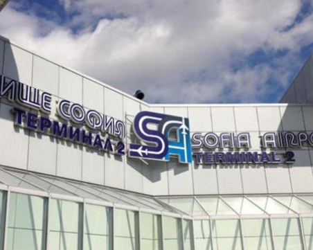 200 пътници останаха блокирани на летището в София заради отменен полет