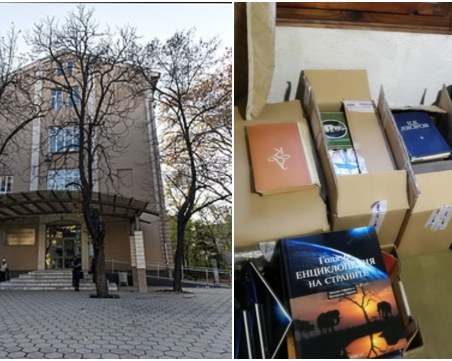 Библиотеката на ПУ дари 6 кашона книги за изгорялото читалище в село Скребатно
