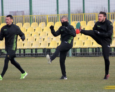 Ботев тренира без новите до края на седмицата