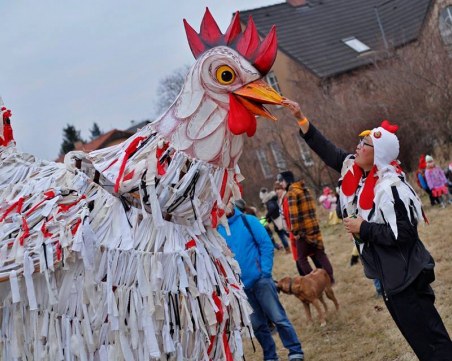 Британски майстор на карнавални кукли прави работилница за Айляк парад в Пловдив СНИМКИ