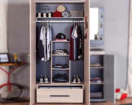 Как да подредим по-практично малкия гардероб?