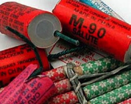 Полицаи откриха 200 кила опасни фойерверки в дома на мъж от Сопот