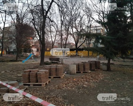 Преобразяват площад “Св. Петка“ в Пловдив, започна изграждането на парк с детска площадка СНИМКИ