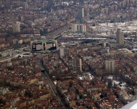 София расте: Прелестни жилищни кооперации vs. запустели казарми