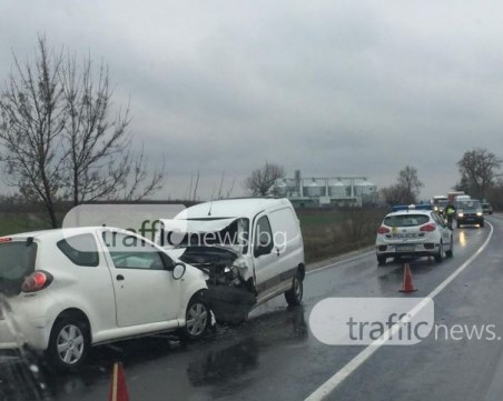Вземат книжка на виновния водач при удар на завой, връща си я с изпит