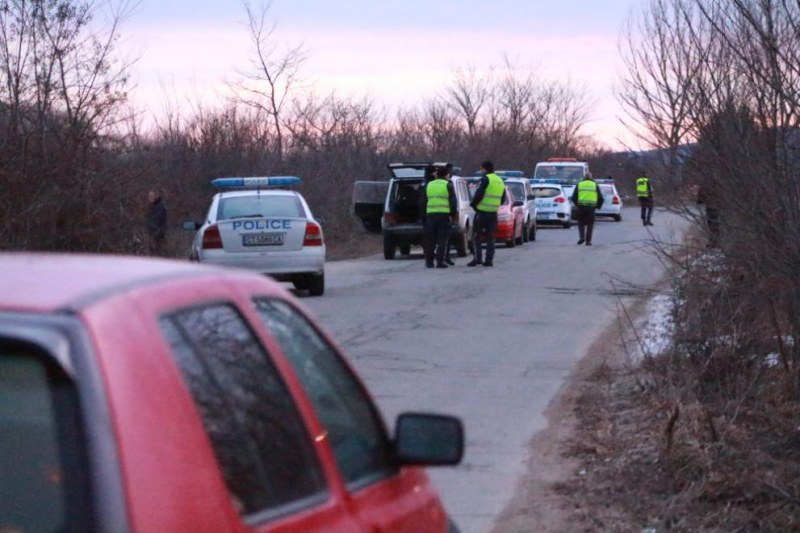 МВР: Шофьорът на преследвания автомобил е избягал, за малко да прегази човек в Калофер