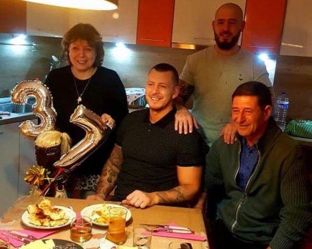 Боби на Никита е неутешим! Загуби баща си