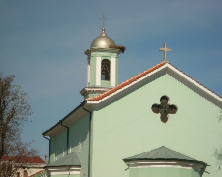 Намериха оставени 2000 лева в олтара на църква в Асеновград