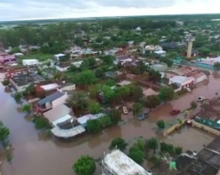 Тежки наводнения в Аржентина, над 3000 души са евакуирани