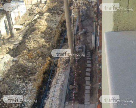 Поредно безобразие с уличните ремонти! Пловдивчани застават на пътя на багерите СНИМКИ и ВИДЕО