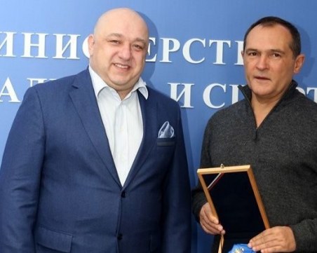 Васил Божков и собствениците на Националната лотария ще спасяват Левски