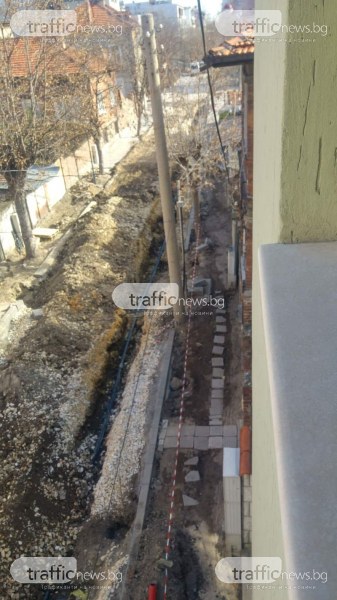 Поредно безобразие с уличните ремонти! Пловдивчани застават на пътя на багерите СНИМКИ и ВИДЕО