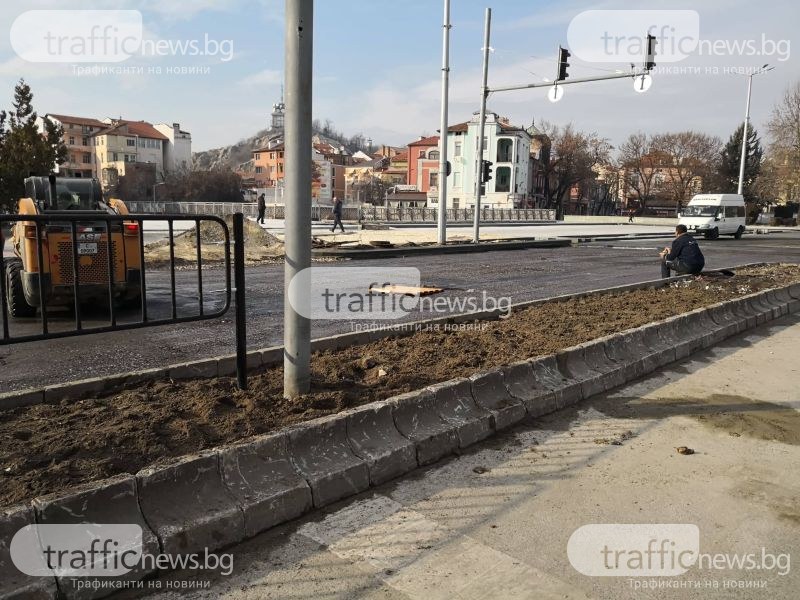 След откриването на Пловдив 2019: Новите плочки по булеварда вече са изпочупени СНИМКИ
