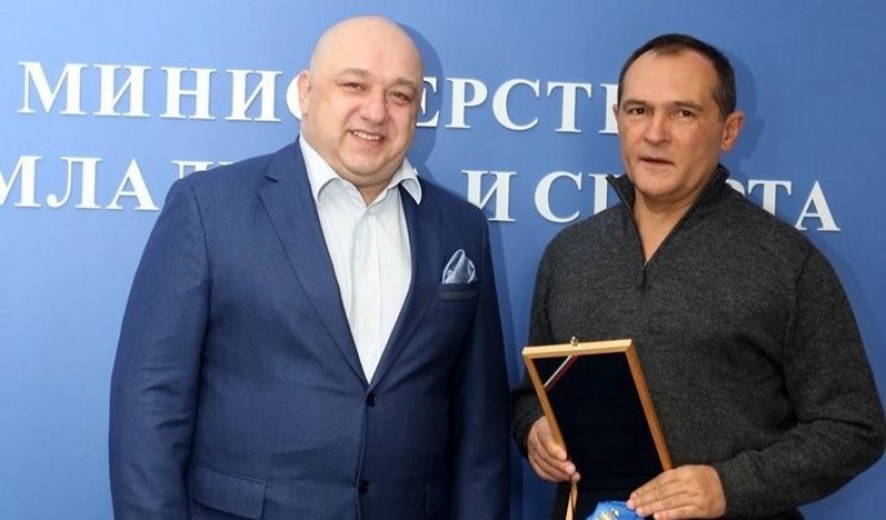 Васил Божков и собствениците на Националната лотария ще спасяват Левски