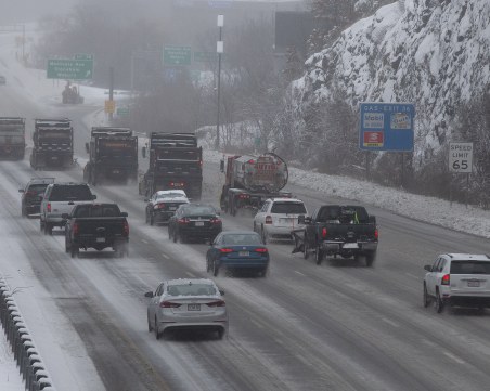 Близо 2000 полета бяха отменени заради зимна буря в САЩ