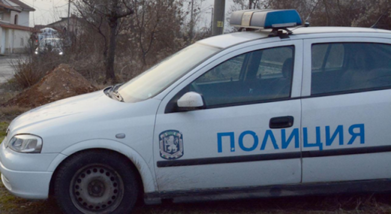 24-годишен атакува полицаи със сабя в ромския квартал на Сливен