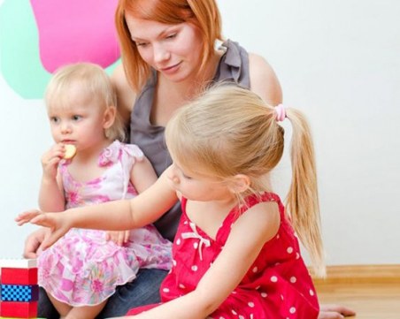 Бавачка от държавата за децата до 12 години, но само на многодетни майки