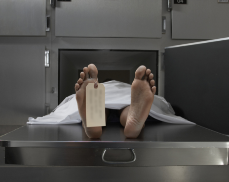 Две години трупът на 40-годишен българин гние в моргата на остров Крит