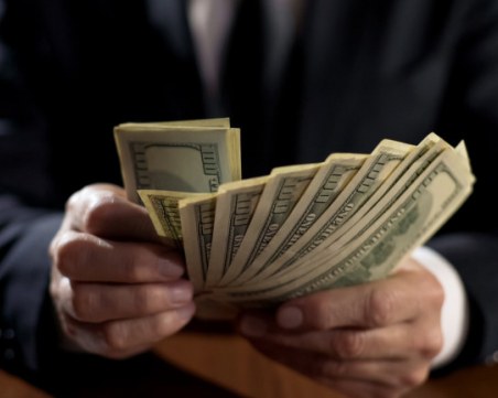 Най-богатите в света крият от данъчните власти 7,6 трлн. долара