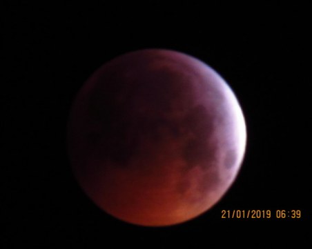 Първо пълно лунно затъмнение за годината! Гледайте го НА ЖИВО