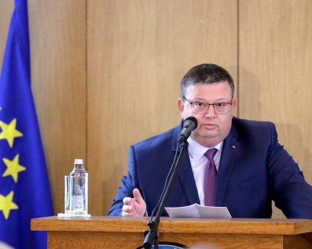 Цацаров си каза думата за обиските на адвокатски кантори в София