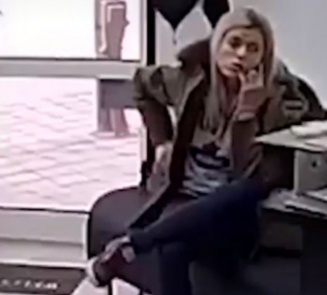 Нагла кражба: Момиче задигна портмоне от фризьорски салон ВИДЕО