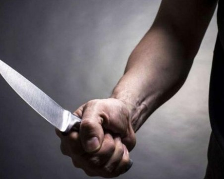 22-годишен наръга двама мъже при възникнал скандал