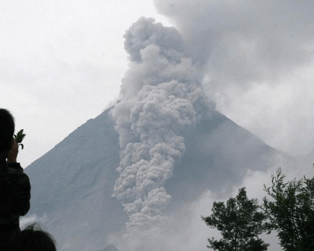 Паника в Бали заради вулкан