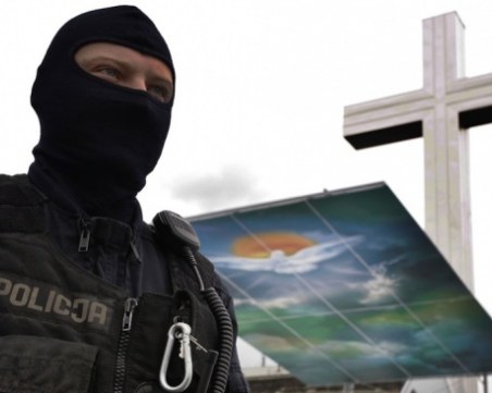 Мъж опита да нахлуе с кола в резиденцията на полския президент, има ранен