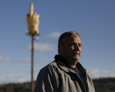 Мъж показа среден пръст на цял град